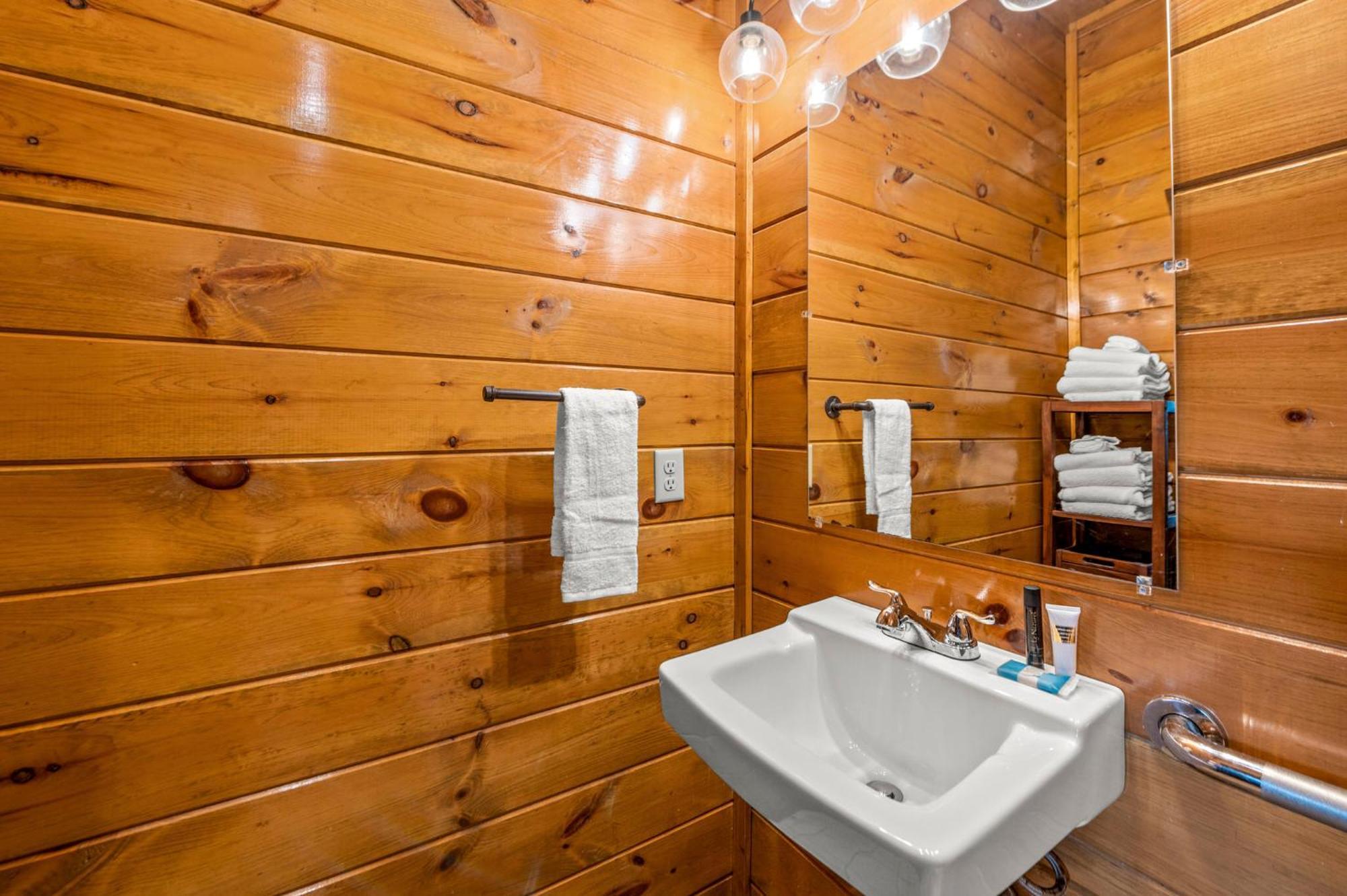 The Great Maple Retreat By Stony Brook Cabins Gatlinburg Exterior photo